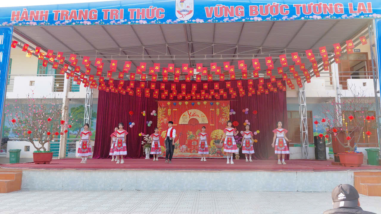HOẠT ĐỘNG TRẢI NGHIỆM - CHỢ XUÂN